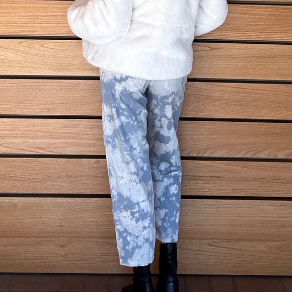 ✨Pilcro (Anthropology)✨ Acid Washed Pleated Slouchy Crop Jeans - Picture 4 of 8